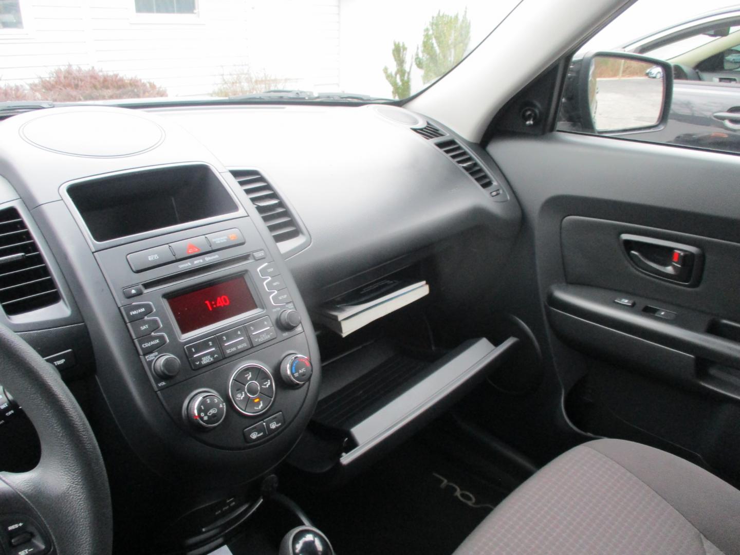 2013 BLACK Kia Soul Base (KNDJT2A57D7) with an 1.6L L4 DOHC 16V engine, 5-Speed Manual transmission, located at 540a Delsea Drive, Sewell, NJ, 08080, (856) 589-6888, 39.752560, -75.111206 - Photo#17